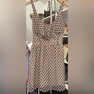 NWOT - Lovely summer dress! Adjustable straps, lined, feminine & fun!